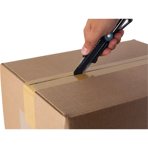UAY902 18mm Professional Knife with Ratchet, Stainless Steel, Heavy-Duty, Plastic Handle